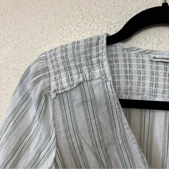 Abercrombie & Fitch White and Green Striped Smocked Cropped Blouse Medium - Picture 3 of 10